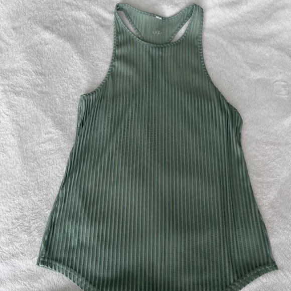 Alo Yoga tank top - Picture 1 of 4